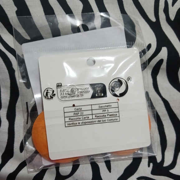 NEW Women Fashion orange stud wood earrings - Picture 2 of 2